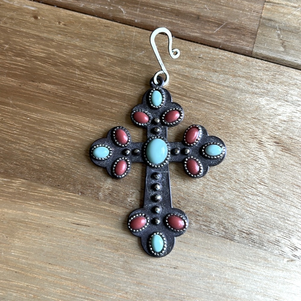 Cross pendant